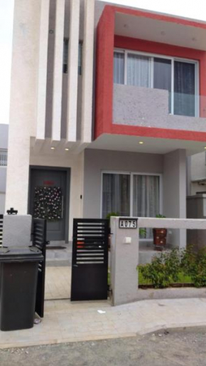 2 Bedroom Duplex House - 3 Bathrooms, Balcony , Kitchen, Living Room, - 24 7 Security, Gated, Gym, Pool, Wifi, DSTV,